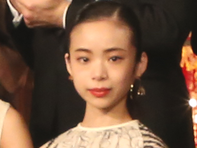 趣里
