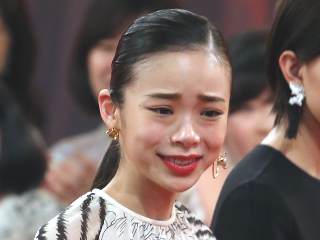 趣里
