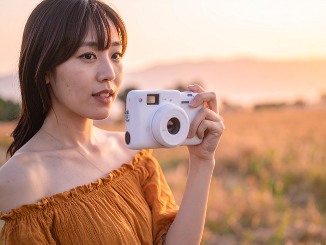 インスタントカメラ