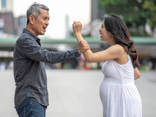 ケンカするカップル