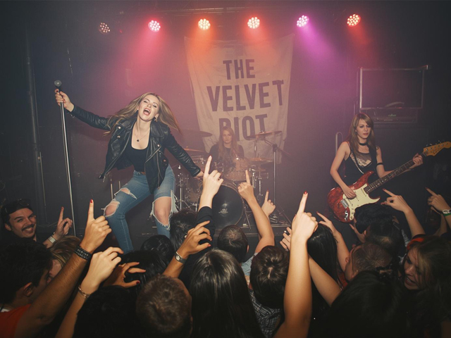 ガールズバンド