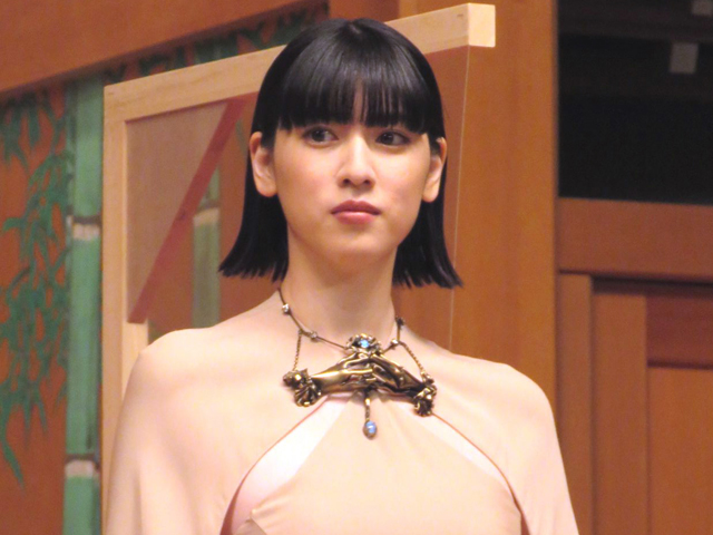 三吉彩花