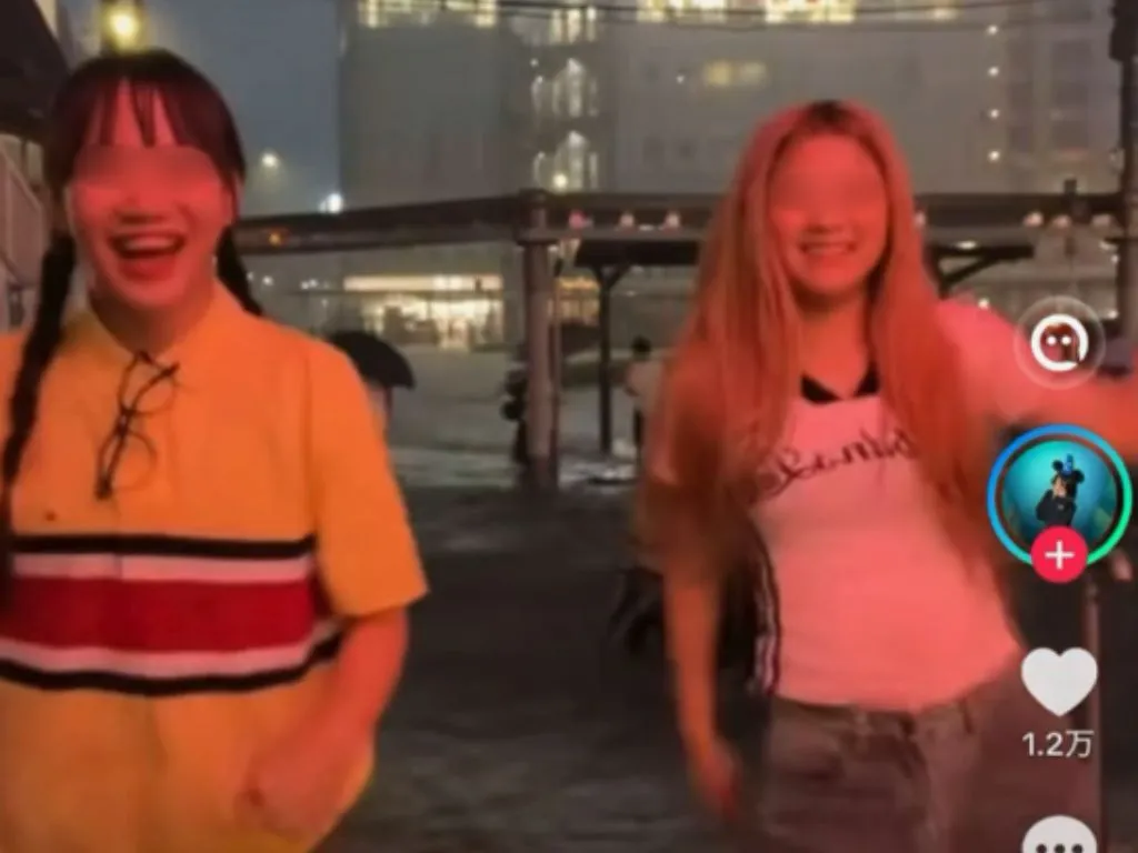 冠水した道路で楽しげにダンスを繰り広げる女性２人のTikTokが大炎上