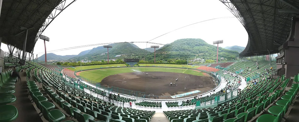 レクザムスタジアム（香川県営野球場）
