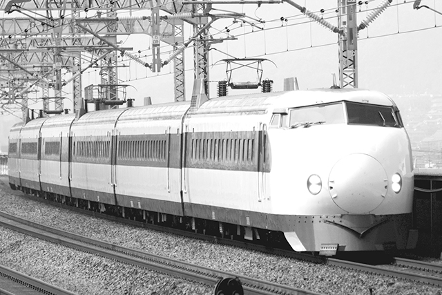 ヤバすぎる都市伝説③「東海道新幹線」誰も乗っていなかった13号車が満席に　