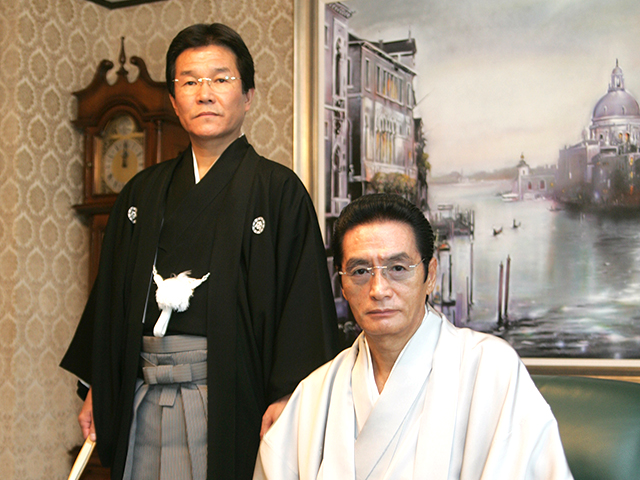 工藤會・野村悟総裁(右)と田上文雄会長 (C)週刊実話 無断転載禁止